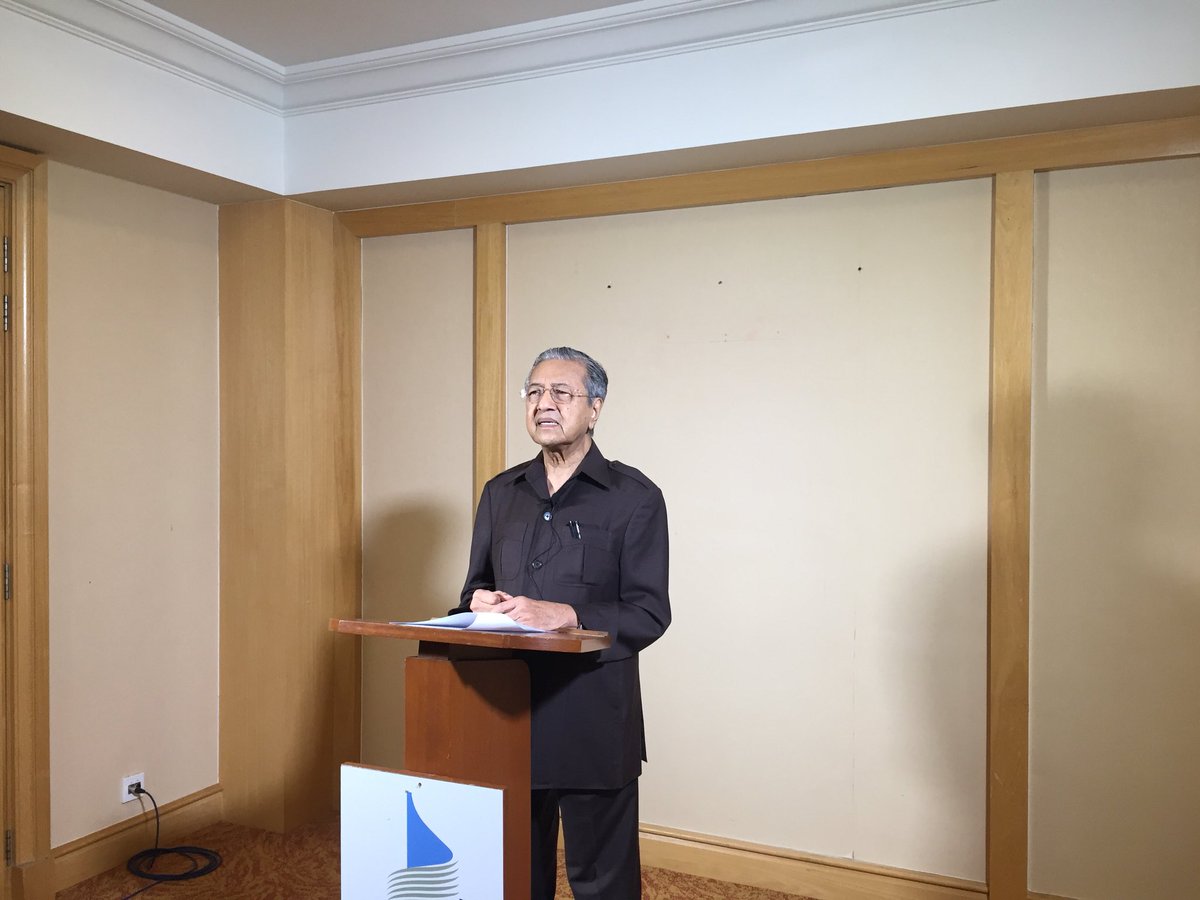 chedetofficial's tweet photo. LIVE POLICY TALK : KOS SARA HIDUP 

Bersama YABhg Tun Dr Mahathir Mohamad secara langsung yang membincangkan berkenaan Kos Sara Hidup.  

https://t.co/2IMtOef1Pm https://t.co/mLaSQdC56F