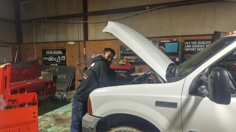levisdieselauto's tweet photo. Working hard! #levisdieselandautomotive #dieselmechanics #oklahoma #automotive #supportlevisd #supportlocalmechanics https://t.co/jRnQ5sjSKV