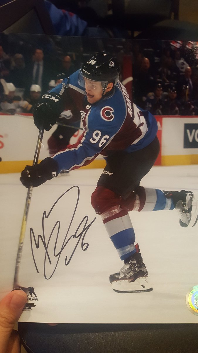 lilyc0514's tweet photo. Woo hoo, won this at the @Avalanche watch party! This will go perfectly with the jersey! #GoAvsGo #letswinthisgame https://t.co/f5eIEq4zfW