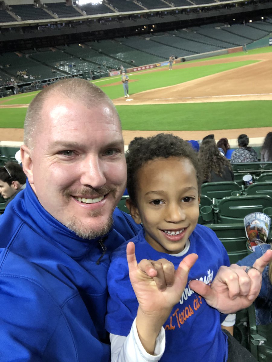 StephenBerg414's tweet photo. Go Mavs! https://t.co/dcG4edFLNq