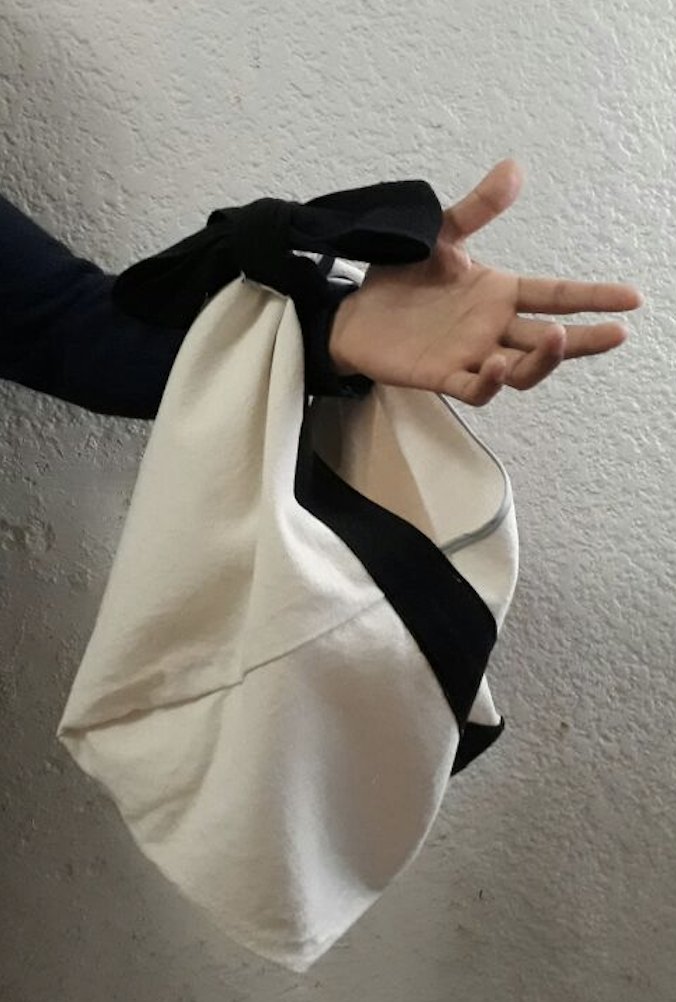 LiibiLu's tweet photo. Bolsa de la línea OrigamiTextil, uso múltiple, transformable: anudas, y tienes una bolsa más chic. Al bajar de la bici, cambias de look, más urbano. https://t.co/4hsB5imvSZ