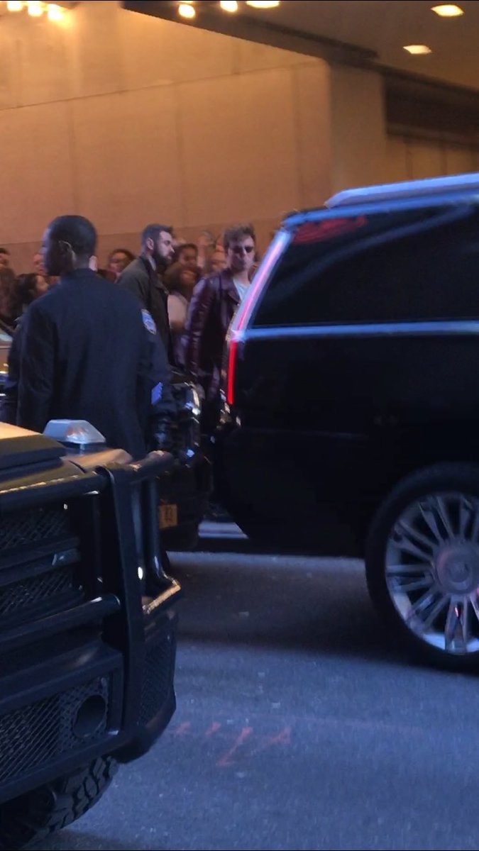 DRFLUKIE's tweet photo. i still don’t believe this happened to me a week ago. and i saw myself on tv with my best friend by my side when yall waved at us. still gets me upset we were across the street from you guys wishing i was able to congratulate you on your new music. :(((( @5sos https://t.co/xiOqavYIwL