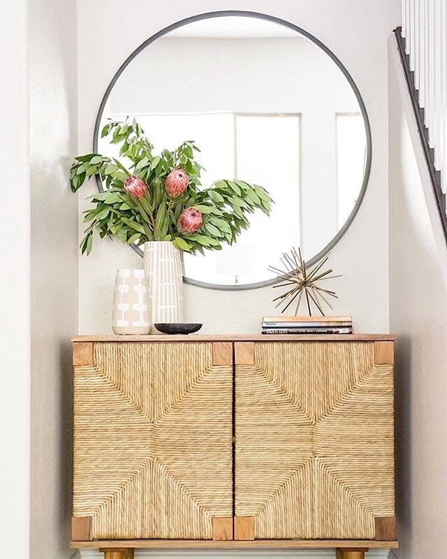 sloaneranger's tweet photo. Swooning over this little cabinet! @whitandco 💕
.
.
.
.
.
.
.
#ggathome #smploves #sodomino #mydomaine #beckiowensfeature #hgtvhome #myhousebeautiful #ckstyleaccordingly #theeverygirlathome #myoklstyle #mynesthome #roomhints #myscoutandnimble #grayc… https://t.co/NNqS3oc4am https://t.co/nxsbZoRM6G