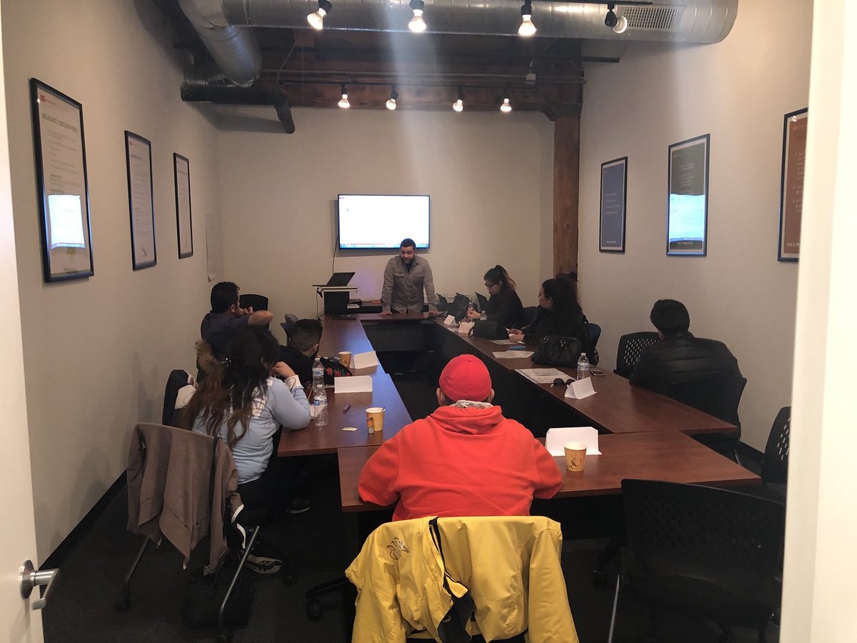 Aleks_Boost's tweet image. Today’s new hire training. Great group ready to represent the brand! @PedersonSprint @AmyBoost @RodRodJ33