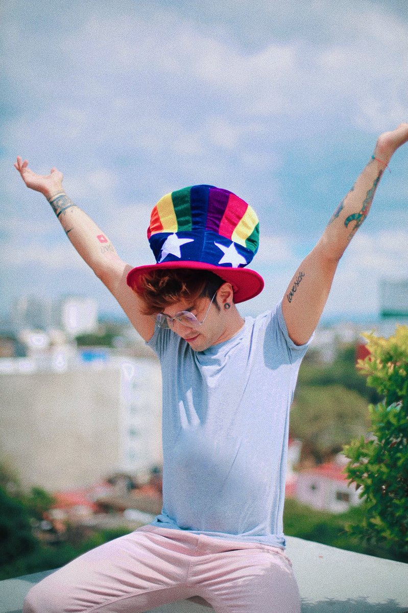 Juanjaramilloe's tweet photo. Estoy orgulloso de ser quien soy y Dios me ama así.

#AquiEntranTodos 🏳️‍🌈 https://t.co/obxO3x7iSB
