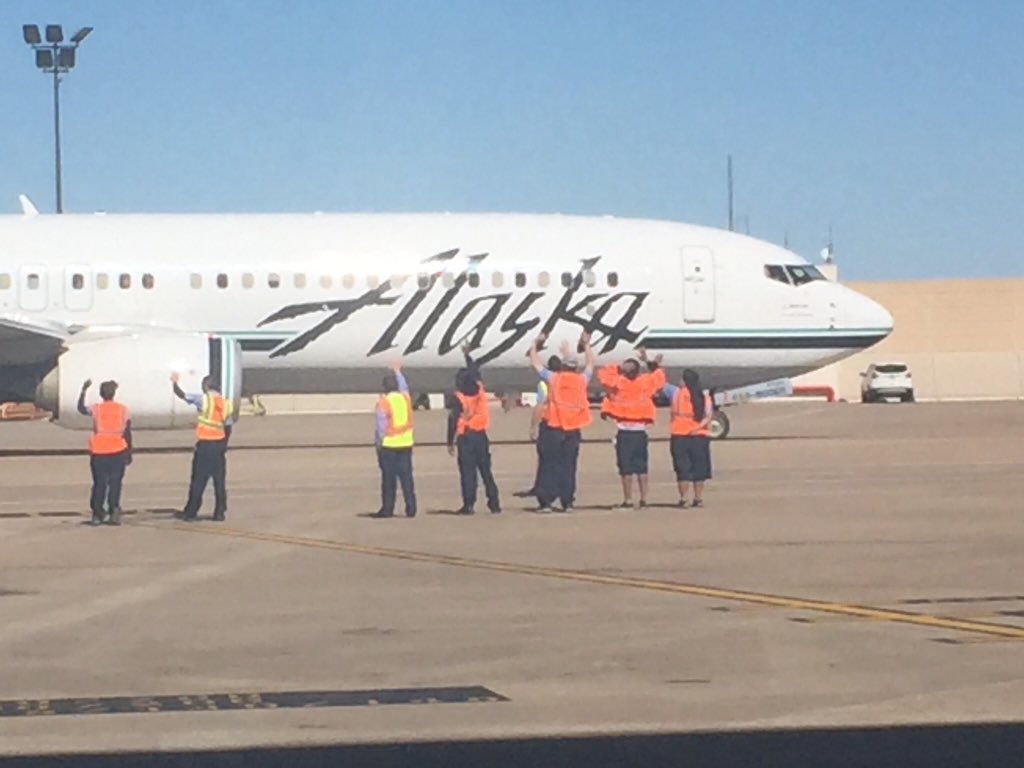 Doing the GAT wave with our DFW ramp professionals. Early departure with all the bags and a bunch of happy customers waving back at us ..... priceless!#GATAirlineGroundSupport