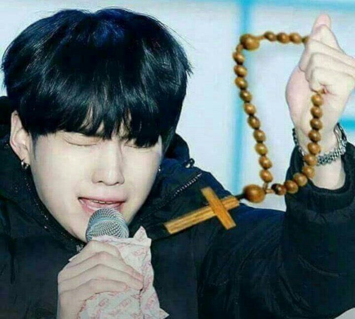 kthsmallow's tweet photo. eu juro q achei q era comeback do BTS, jรก tremi toda aqui #2DaysUntilNBTSVideo https://t.co/WdRNva3Pjs