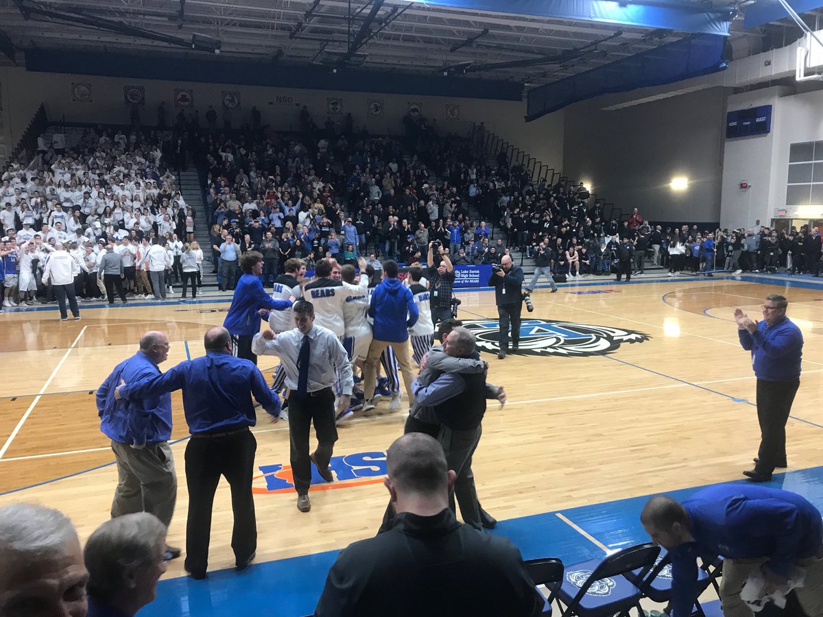 lzhsboysbball's tweet photo. Jubilation! On to the sectional championship!#lznation https://t.co/NkPtyhDgo2