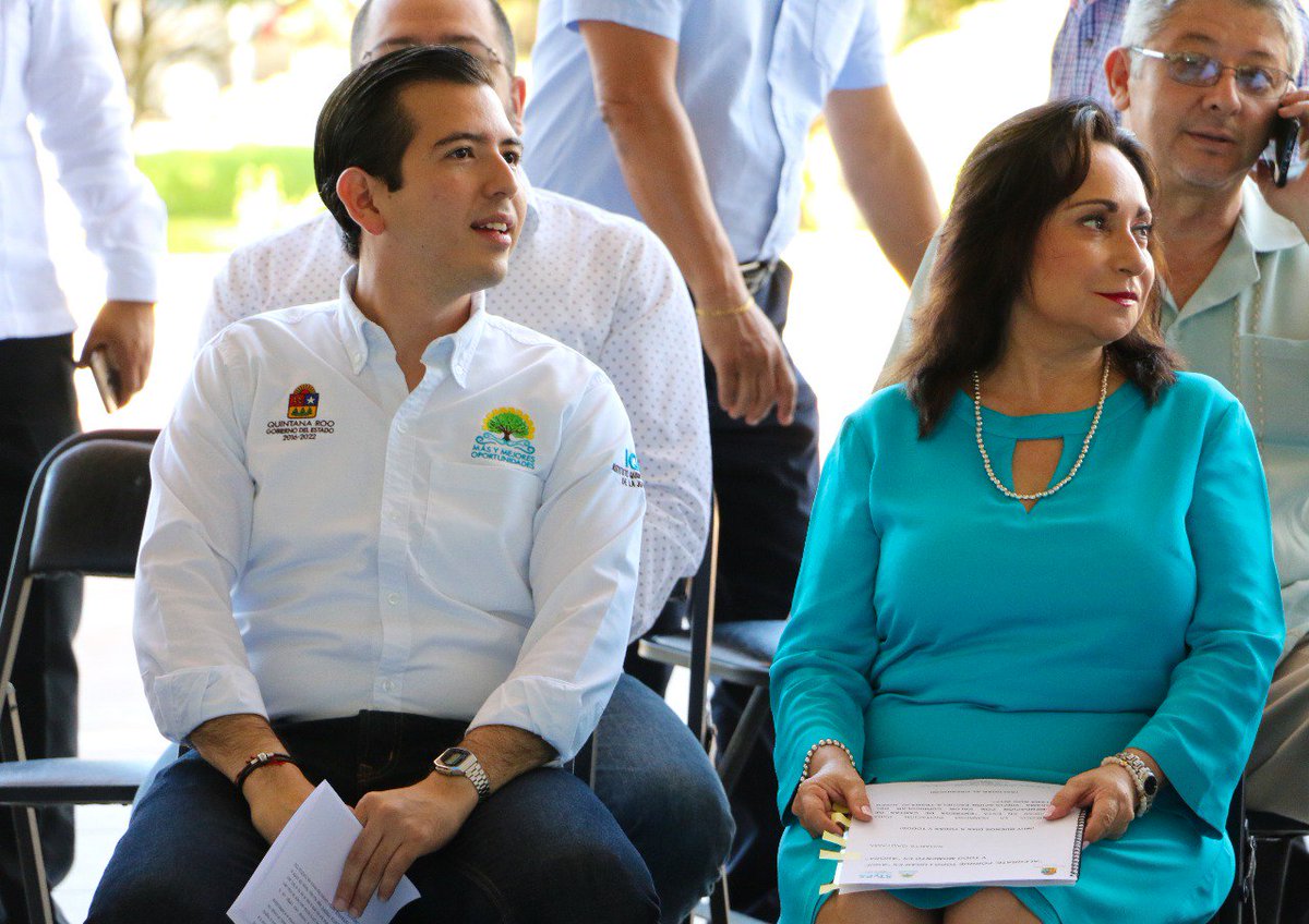 En compañía de <a href="/SSarvelia/">Catalina S Portillo</a> y <a href="/ariveropalomo/">Angel Rivero Palomo</a>, hice entrega de Cartas de Recomendación a beneficiarios del programa Vinculación Escuela Trabajo Joven 2017, el gobierno de <a href="/CarlosJoaquin/">Carlos Joaquín</a> apuesta a una #JuventudConOportunidades