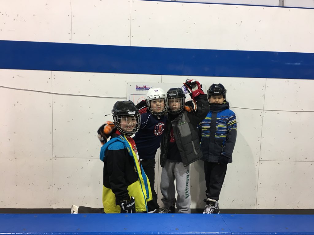 Shaelynn_Senyk's tweet photo. Fun morning of skating! I even laced up the old skates. #schoolskating #fun https://t.co/cVTDconI5T