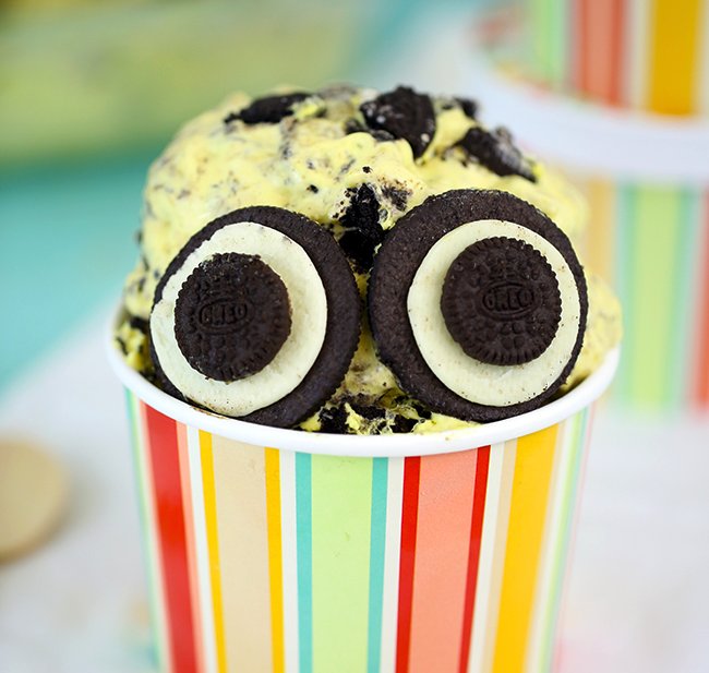 No Churn Minion Ice Cream Recipe (Banana &amp; Oreo)! dawns.co/2I7sN0X