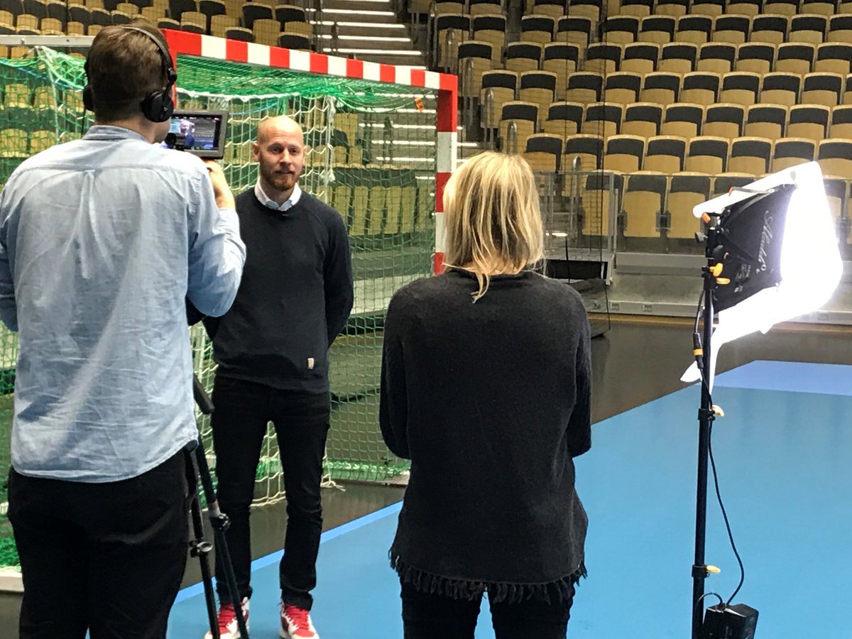 Igår spelade vi in film och utbildade IK Sävehofs dam- och herrjuniorer i spelansvar och matchfixning. Här berättar Johan Claesson om sitt viktiga jobb som samordnare mot matchfixning på Riksidrottsförbundet. / Lotta