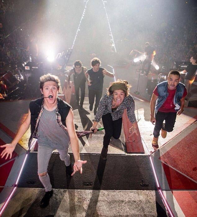 ciaopiacereanna's tweet photo. " But terrible, terrible dancers" 

#OneDirectionBestFans https://t.co/2wsUo9IWDW