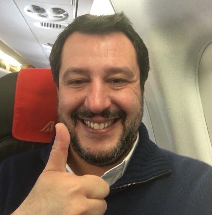 Renzi che fa cose tweet media