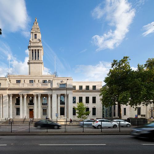RIBAJ's tweet photo. With a glass-skinned link building and rejuvenated Portland stone facades, @SheppardRobson makes an imposing business school #ribajreview
https://t.co/RVFU9ihatb https://t.co/AYFmOupf65