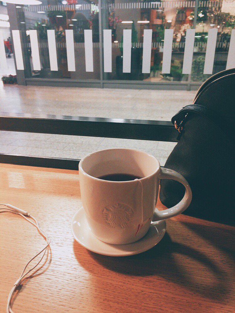 9cam_official's tweet photo. 平和なコーヒーブレークを持っています。☕️
📷by @snllp_tgb(insta) with #9cam filterNo.8
9cam 試しにいく: https://t.co/9vQF9FLLrk
#写真好きな人と繋がりたい
#ファインダー越しの私の世界
#photograph #iphonography #shotoniphone
#9edit #朝 #写真 #cafe #coffee #コーヒー #カフェ https://t.co/8RzAQ23JFt