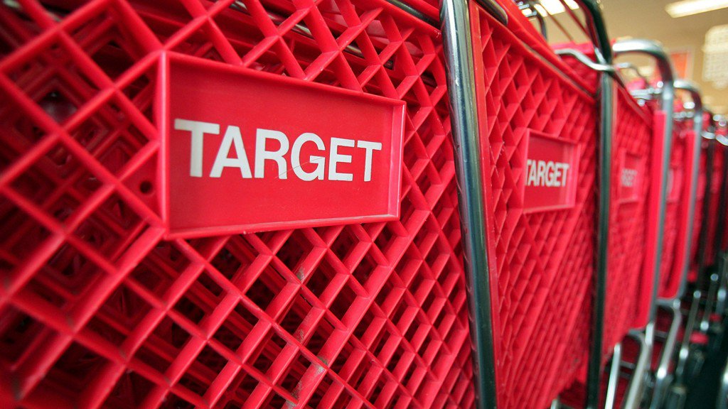 wfaa's tweet photo. Target raises its minimum wage to $12 an hour https://t.co/FVdZ11oAQ3 https://t.co/yUTyjuAize