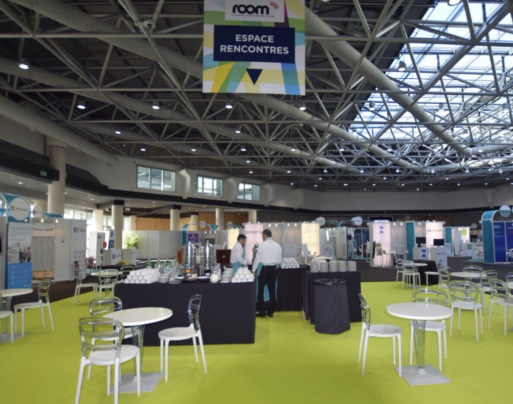 ArnaudLeRoux's tweet photo. Pret(e)s à vous recevoir sur nos deux espaces du #Roomn2018 dans 5 minutes ! On vous attend pour vous parler de nos solutions #ByOpen et vous faire vivre des expériences digitales hors du commun dans notre @Fastlab_byOpen ! À tout de suite ! 🤜🤛
Poke @Open_ESN @ROOMn_mobilite https://t.co/986wYFZcyF