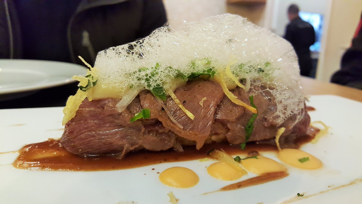 NUEVO POST #Cilindro : " El Perú criollo a buen precio". Mario Céspedes inaugura local después de <a href="/Ronda14_/">Ronda 14</a> . Cocina de base peruana con pequeños guiños ibéricos donde el guiso es la base de los platos. Gran RCP. complicidadgastronomica.es/2018/03/cilind…