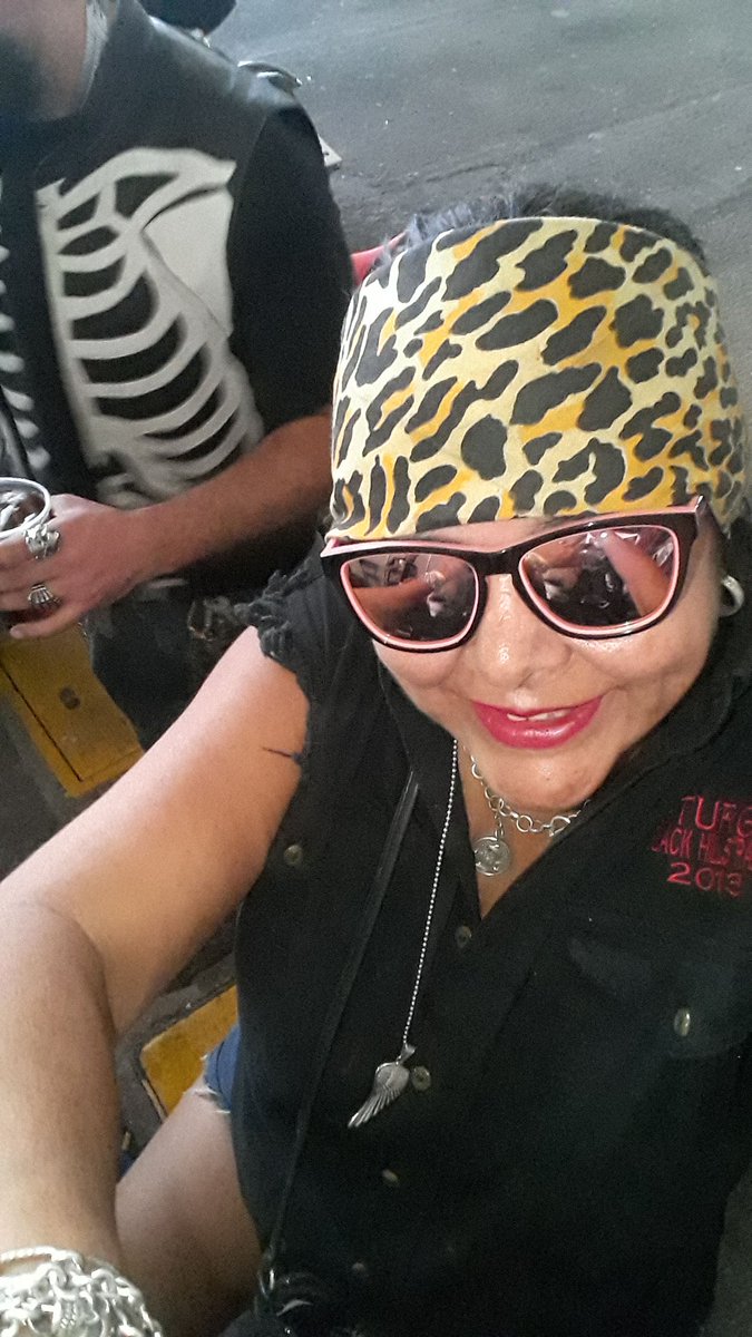 vampyvision's tweet photo. happy new rock girl on the road again @botiquindestilo @AlejandroBrofft https://t.co/a9xQ1WI7BT