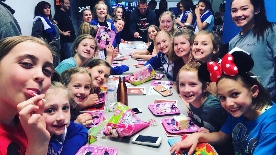 iNFiNiTi_CDT's tweet photo. ๐Fun times celebrating our newest members of the Summit Club! #iAIndigo #iARoyal #SummitParty #TheClimb #TheRoadToTheSummit #iAFamily #iA #BetterTogether #ThatMakes9 https://t.co/sax1G8xV0O