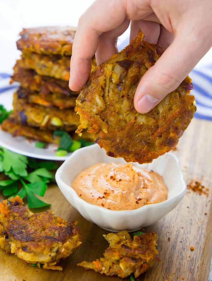 Vegetable Potato Fritters with Vegan Sriracha Mayonnaise veganheaven.org/recipe/vegetab… #vegan