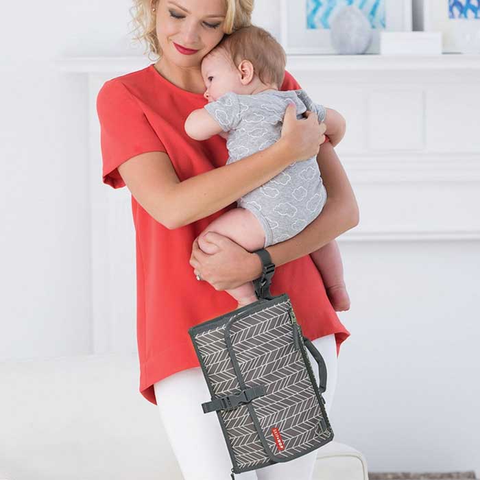 peekaboobabyau's tweet image. Stay prepared while ensuring that baby is always clean, dry &amp;amp; happy. #SkipHop Pronto Changing Station is perfect for on the go, strap it to yr wrist or clip it to yr pram!
.
ow.ly/kGYb30hxgob
.
#skiphop #changemat #babyessentials #baby #changingmat #peekaboobabyau