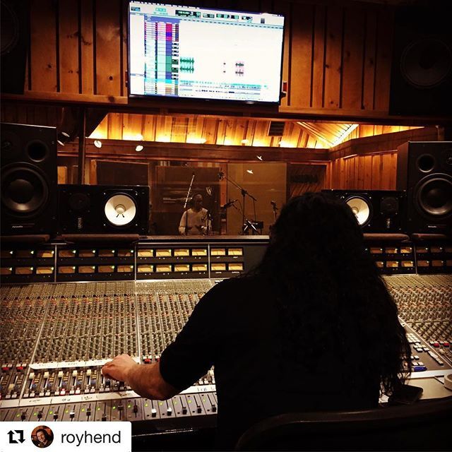 fevasqueznm's tweet photo. #livingthedream #music #RoyHendrickson #PowerStation #mixer #producer #engineer #legend #Repost @royhend https://t.co/DpRAjzj4RQ https://t.co/OTrcFWZI24