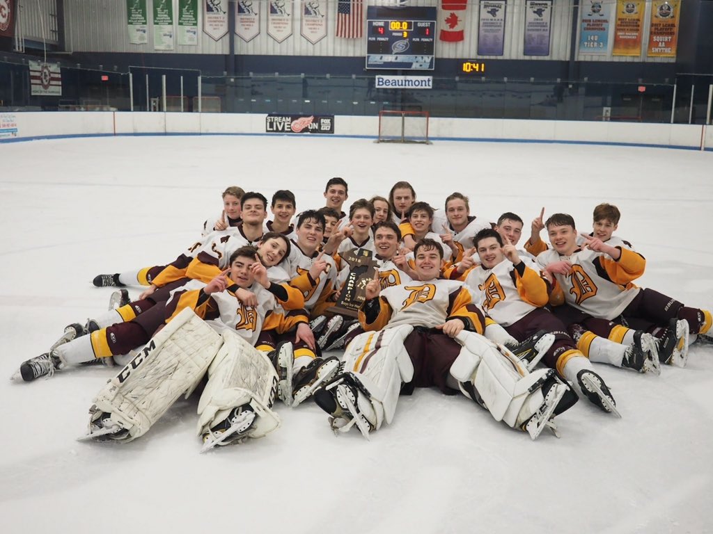 gage_thrall21's tweet photo. Such an amazing season with this group of boys. We played our hearts out tonight and it sucks that it's my last game with the seniors. I'm so glad I made the decision to come and play for @DavisonHockey. We made one heck of a run this year and it'll be one I'll never forget. 💙🏒 https://t.co/wXRVdxE2ml