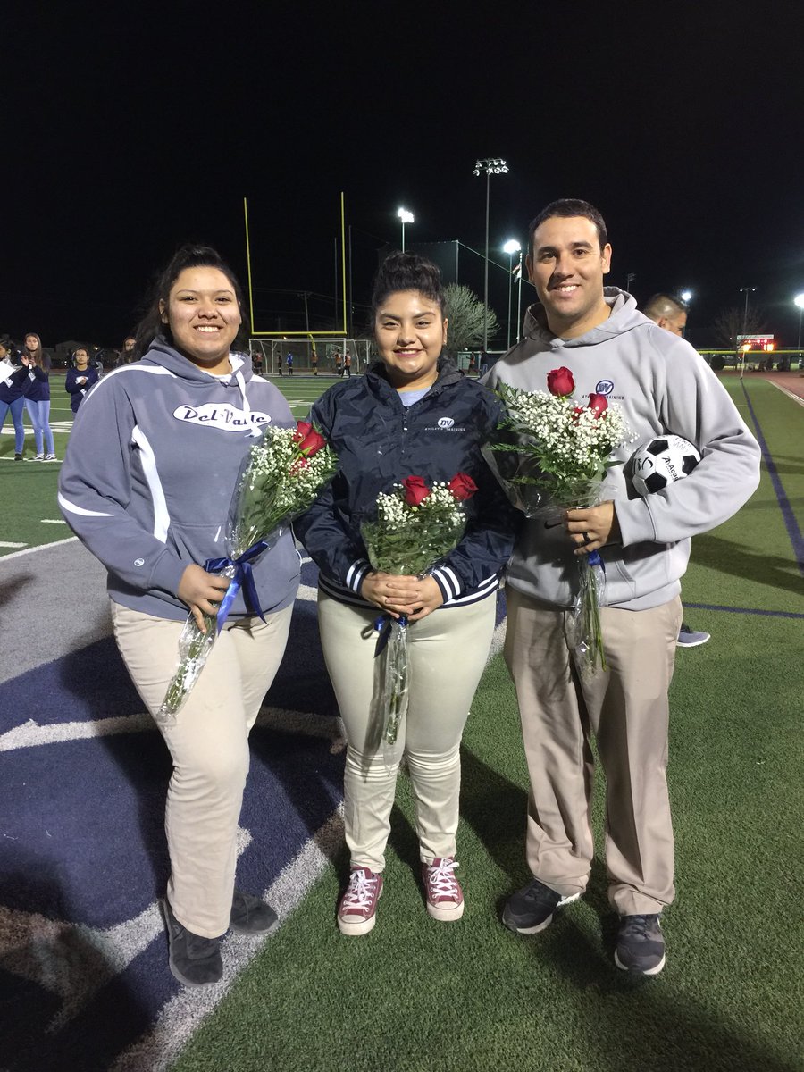dvhsclassof18's tweet photo. Athletic Trainer’s Senior Night https://t.co/mRrVAuQxqj