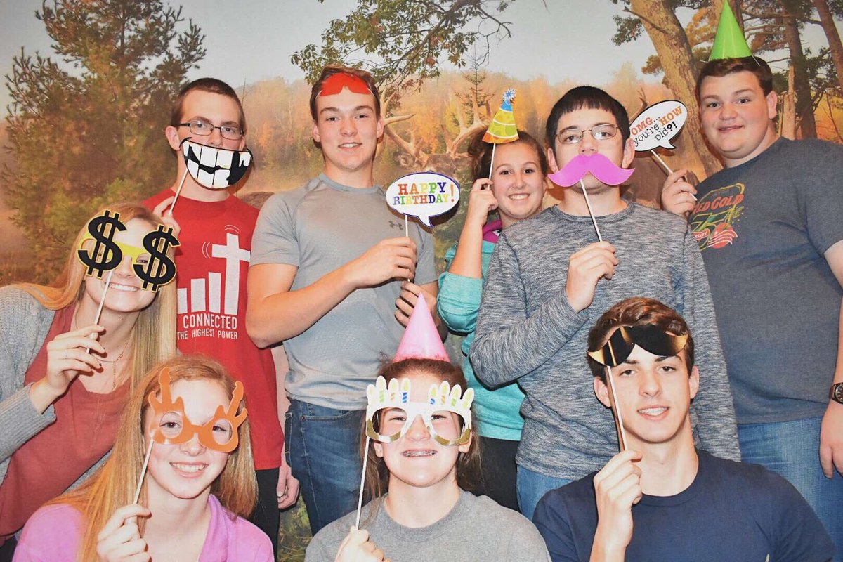aultmolly's tweet photo. Lol I missed yesterday. These people deserved 2 days anyways. My best friends > yours. If we aren’t squad goals then idk what is. #YoHoe https://t.co/Le7H973vwZ