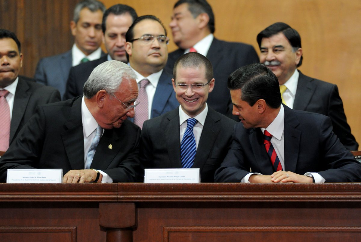 epigmenioibarra's tweet photo. ¿Irritantes las redes sociales @EPN?
Irritante es la Casa Blanca que HIGA le dio como mordida
El desvío millonario de fondos públicos hacia el PRI
La estafa maestra
Odebrecht
El despilfarro en promover su imagen...

Los irritados somos nosotros
BastaDeCorrupcioneImpunidad https://t.co/ZHCpvQFFSN