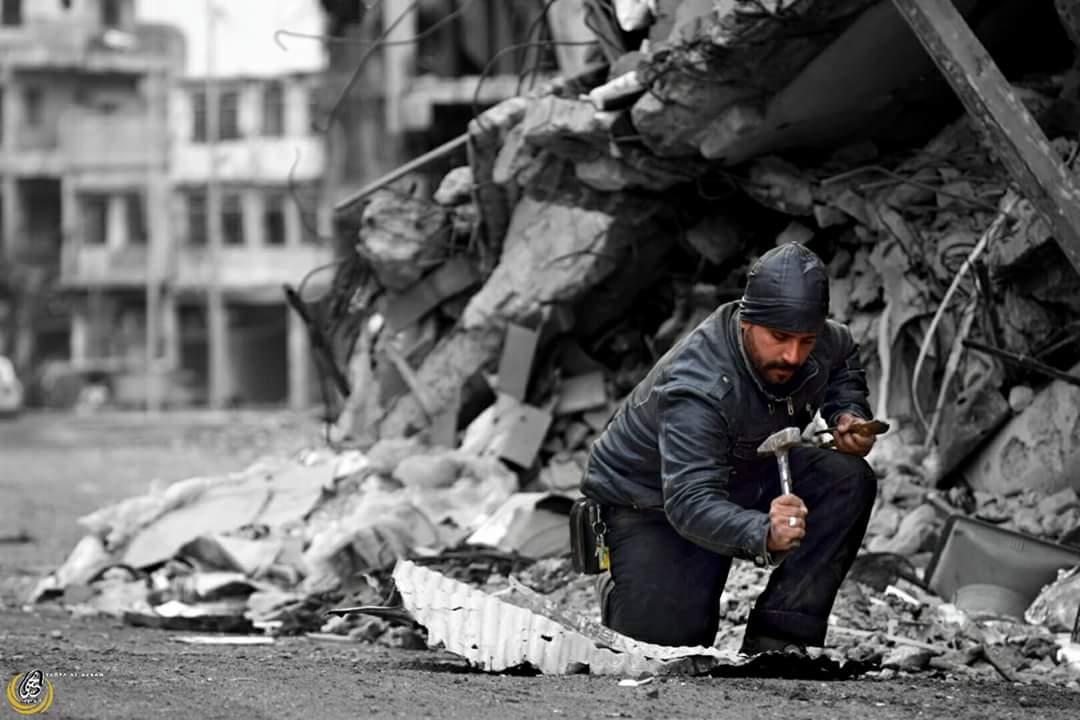AwsIbrahim1's tweet photo. When time plays with you a war game, you have to create dreams yourself and your hands and old hammer should be your heavy weapons to reconstruct.
(blacksmith from the city of Mosul is rebuilding his factory,which is destroyed by the war)
#mosul
#rebuildmosul
#MosulReconstruction https://t.co/UruGlT1wuc
