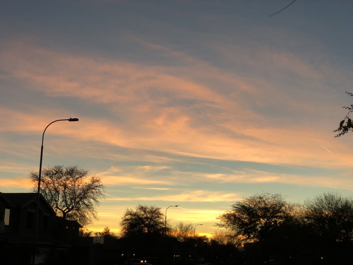 foxxjnm's tweet photo. Pretty good sky this evening #azsunset https://t.co/qgiQ8p1N6Y