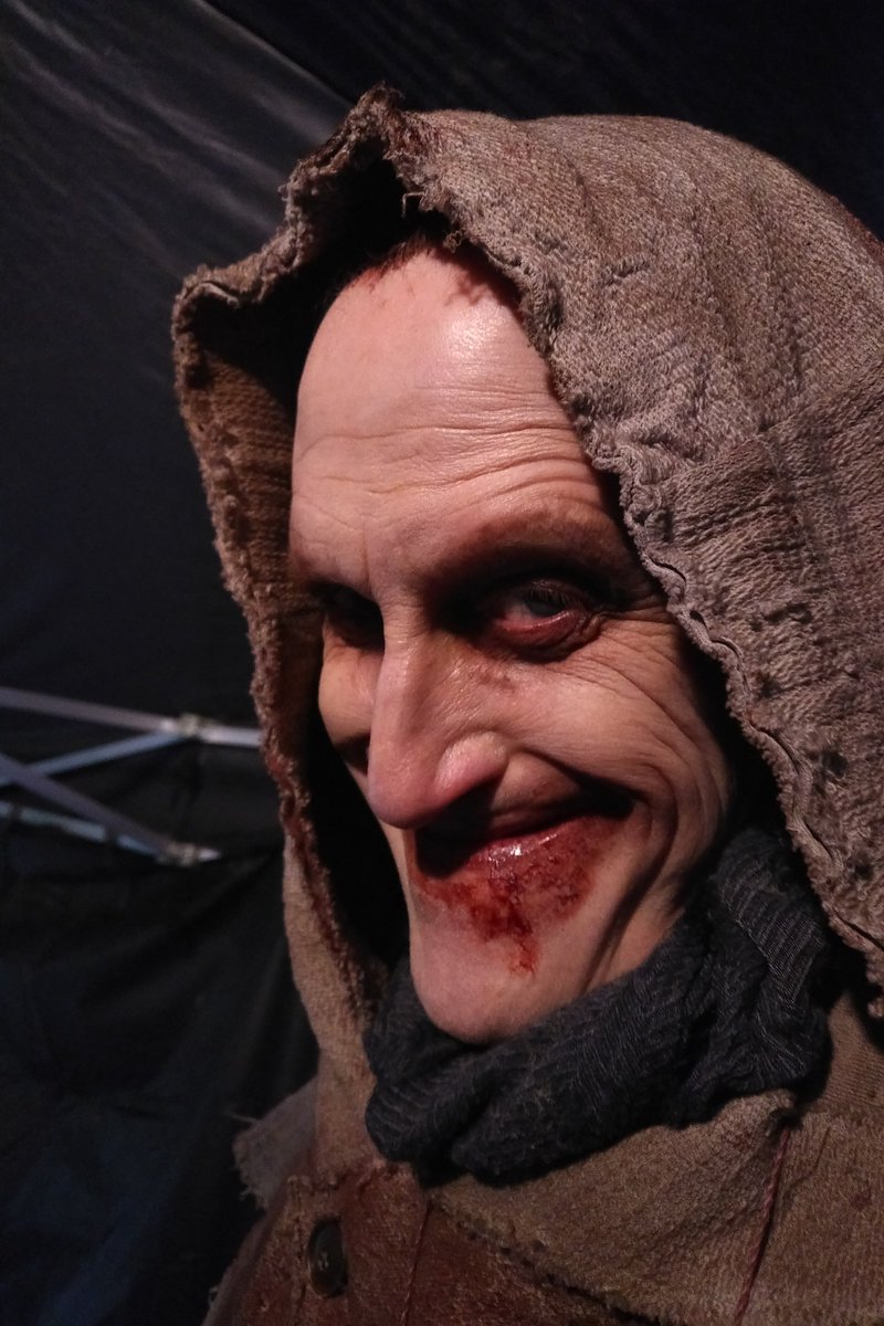 VHshowrunner's tweet photo. somebody dropped by tonight to say "boo!" guess who's coming to dinner...and you're dinner! #vanhelsing #VHS3 #nobodydoesitbetter #nowihavebecomedeaththedestroyerofworlds https://t.co/lZ71XI1e6r