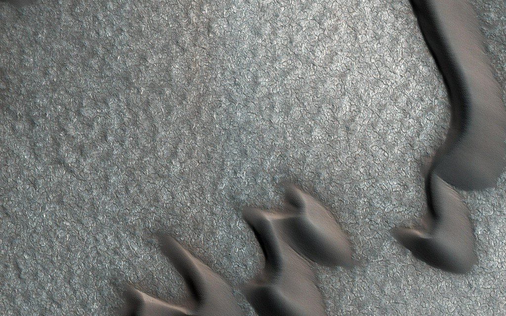 CNET's tweet photo. NASA spots mysterious boulder piles on Mars https://t.co/o6wgUSg0XT https://t.co/9FO8mT7I9t