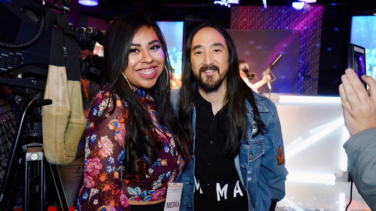 nudiaonair's tweet photo. Big congrats to @steveaoki for being the first DJ to get a wax figure @tussaudsvegas! Had so much fun with our @q1069vegas listeners that won their way into this VIP unveiling party! Interview coming soon π #takemetoAoki #madametussauds #steveaoki #DJ #djs #waxfigure #radiolofe https://t.co/AfnnZCbK8N
