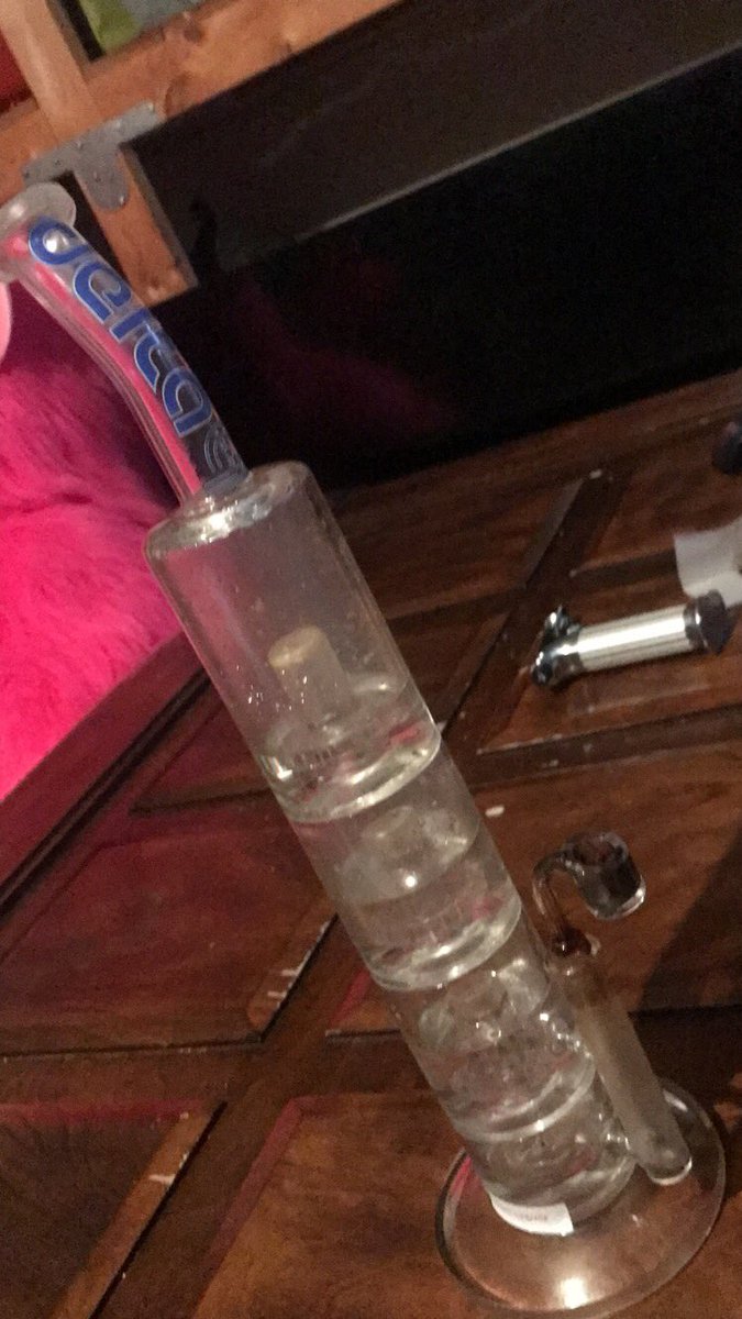 coffeejane420's tweet photo. Hope you’re all having a good night tonight 🤟🏽👌🏽🔥 Strain tonight is #Banana 🍌 #Cookies 🍪 #CannabisCommunity #CannabisMedicinal #MedicalCannabis #MedicalMarijuana #marijuana #bong #dabs #wax #glass #stayhappy #420friendly #420photography #photography https://t.co/o87wXUI10f
