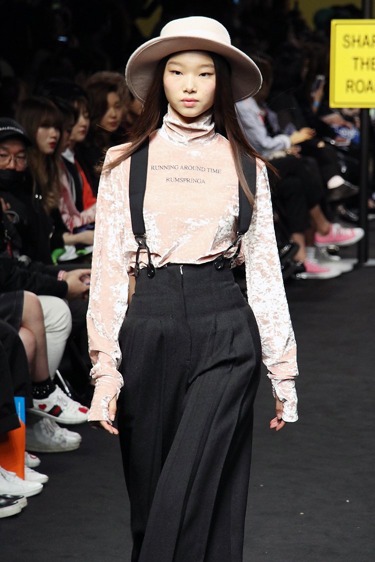 ট ইট র Klg エンタメ Chanel Miumiu Diorなど有名ブランドのほとんどで出演経験を持つペ ユニョン アジアを代表するモデルの1人と言っても過言ではありません 要チェック 新世代の韓国モデル8人 T Co 41owex2hpd 韓国情報 韓国モデル