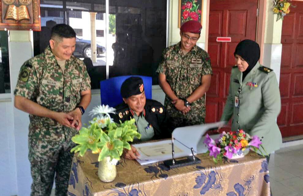 drzakimm's tweet photo. Kem Sri Pantai, Sberang Takir -  Lawatan kerja pakar Ybhg Brig Jen Dr Rozali Ahmad , Ketua JPT diiringi LtKol Rozalina PS1 SM BPK ke PPAT 18 RAMD.
Lwatan pmantauan projek poliklinik baru ini bgi menyediakan  pkhidmatan hemodialisis kpd warga tentera dan veteran.
#PKAT @DrKoming https://t.co/34F78q5slQ