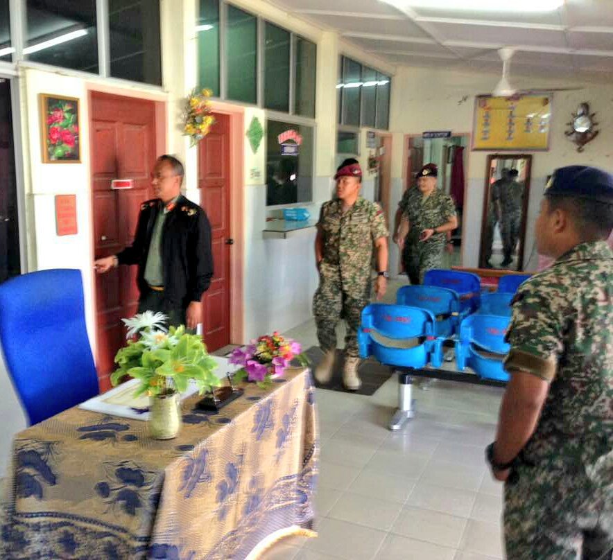 Kem Sri Pantai, Sberang Takir -  Lawatan kerja pakar Ybhg Brig Jen Dr Rozali Ahmad , Ketua JPT diiringi LtKol Rozalina PS1 SM BPK ke PPAT 18 RAMD.
Lwatan pmantauan projek poliklinik baru ini bgi menyediakan  pkhidmatan hemodialisis kpd warga tentera dan veteran.
#PKAT <a href="/DrKoming/">Dr Yaakop</a>