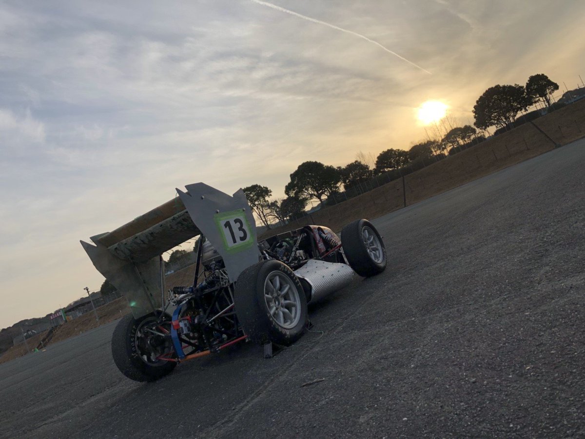 九州工業大学 Kit Formula على تويتر 本日は九工大の前期合格発表でしたね 合格された皆様おめでとうございます 私達は小型のレーシングカーをつくり 全日本学生フォーミュラ大会 に参加しているkit Formulaです 学科問わず様々な工学の知識等を学ぶことが出来