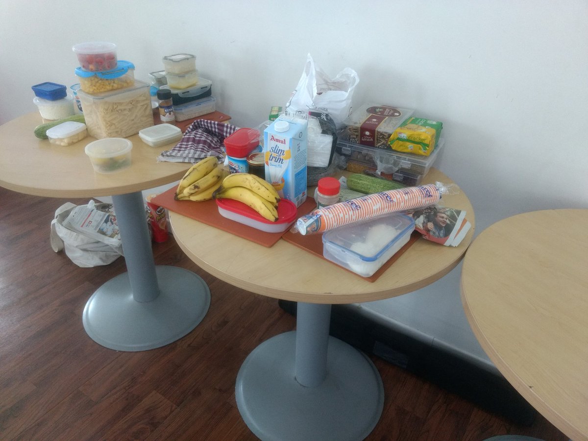 kunjal23's tweet image. Here we go. The stage is set..oops..Kitchen is set. @Raks_d from @recipedabba all set to break the myth and encourage men to contribute and learn some interesting recepies (Healthy) @TietoCorp #tietolife #NoFireCooking