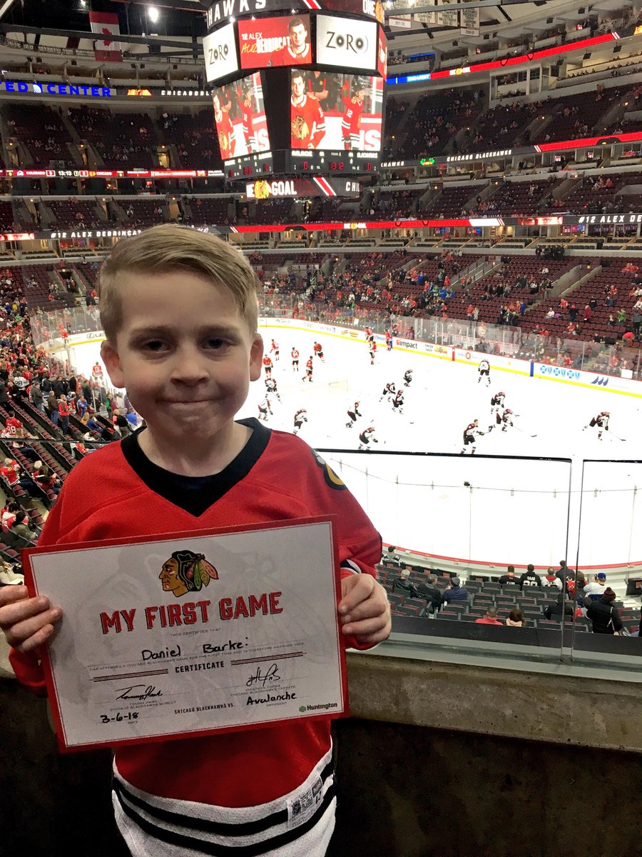 NicoleLA_'s tweet photo. #HawksWin Coincidence? I think not. https://t.co/clzT4gY8eA