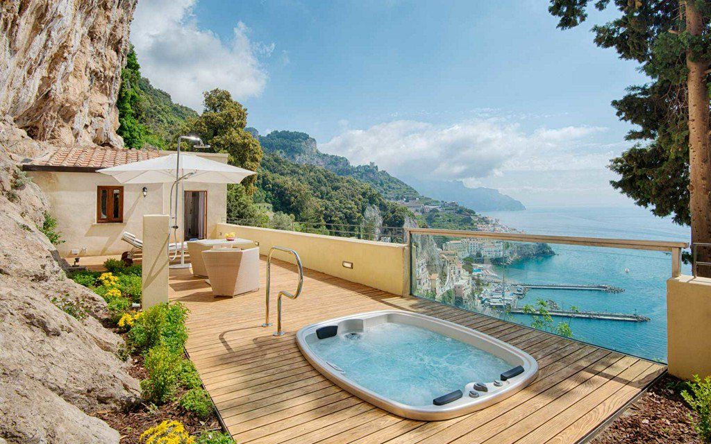 TravelLeisure's tweet photo. 20 luxury vacations that are surprisingly affordable https://t.co/M6f4naAGFl https://t.co/onGzFzjxLG