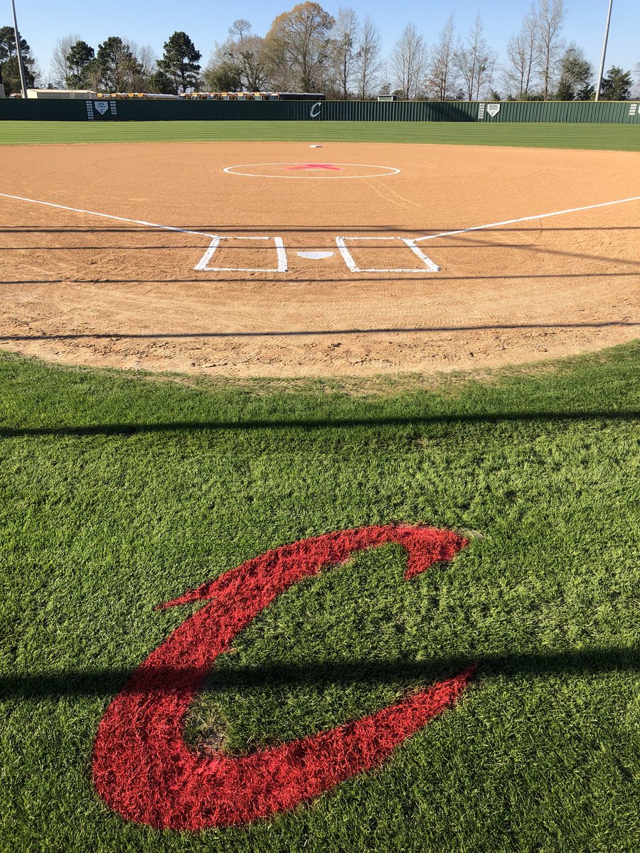 coach_acosta's tweet photo. Field is finally greening up how I had hoped it would! #stilllearning #fieldnewbie #lotsofhours https://t.co/X2wx4APdWl
