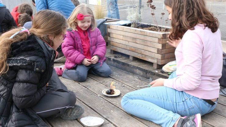 Zehub's tweet image. Des enfants en stage de survie au #Vaisseau à #Strasbourg francebleu.fr/infos/culture-…