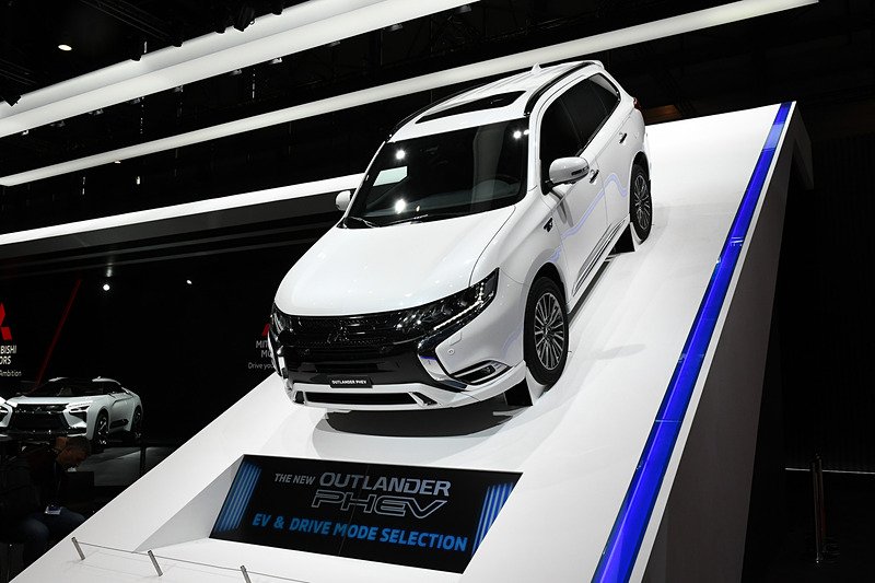 car_watch's tweet photo. 【ジュネーブショー 2018】三菱自動車、エンジンを2.4リッター化してPHEV… https://t.co/cvGowzLD8p #GimsSwiss #三菱自動車 #eEVOLUTIONCONCEPT #アウトランダーPHEV https://t.co/8KsMQwmA4m
