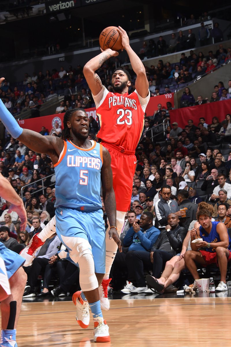 NBAFantasy's tweet photo. Have yourself a picture perfect game @AntDavis23! He posted 31 PTS, 9 REB, 2 STL &amp; 3 BLK for a ridiculous 54.8 #NBAFantasy points in the second half alone!

He's your #FantasyPlayeroftheNight with 41 PTS, 13 REB, 2 AST, 3 STL &amp; 3 BLK for 73.6 FPTS on the evening! https://t.co/zJ1hkiOIFi