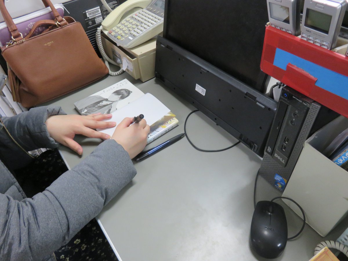 旭屋書店 池袋店 Twitter પર 殿ヶ谷みゆき先生がご来店 新刊 だんだらごはん ３巻 発売に合わせてサイン本を作っていただきました 貴重なイラスト付きです ぜひお買い求めください なお 数に限りがあるため お早めにどうぞ 講談社 だんだらごはん